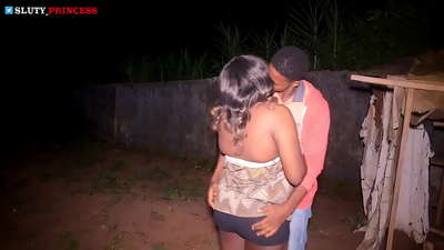 Jaceylka Wadooyinka iyo Galmo Kulul oo ay la socoto Gabar kaftan ah oo ka tirsan kooxda